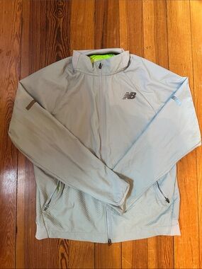 New Balance Men’s Light Gray Performance Full-Zip Jacket with Neon Green Liner